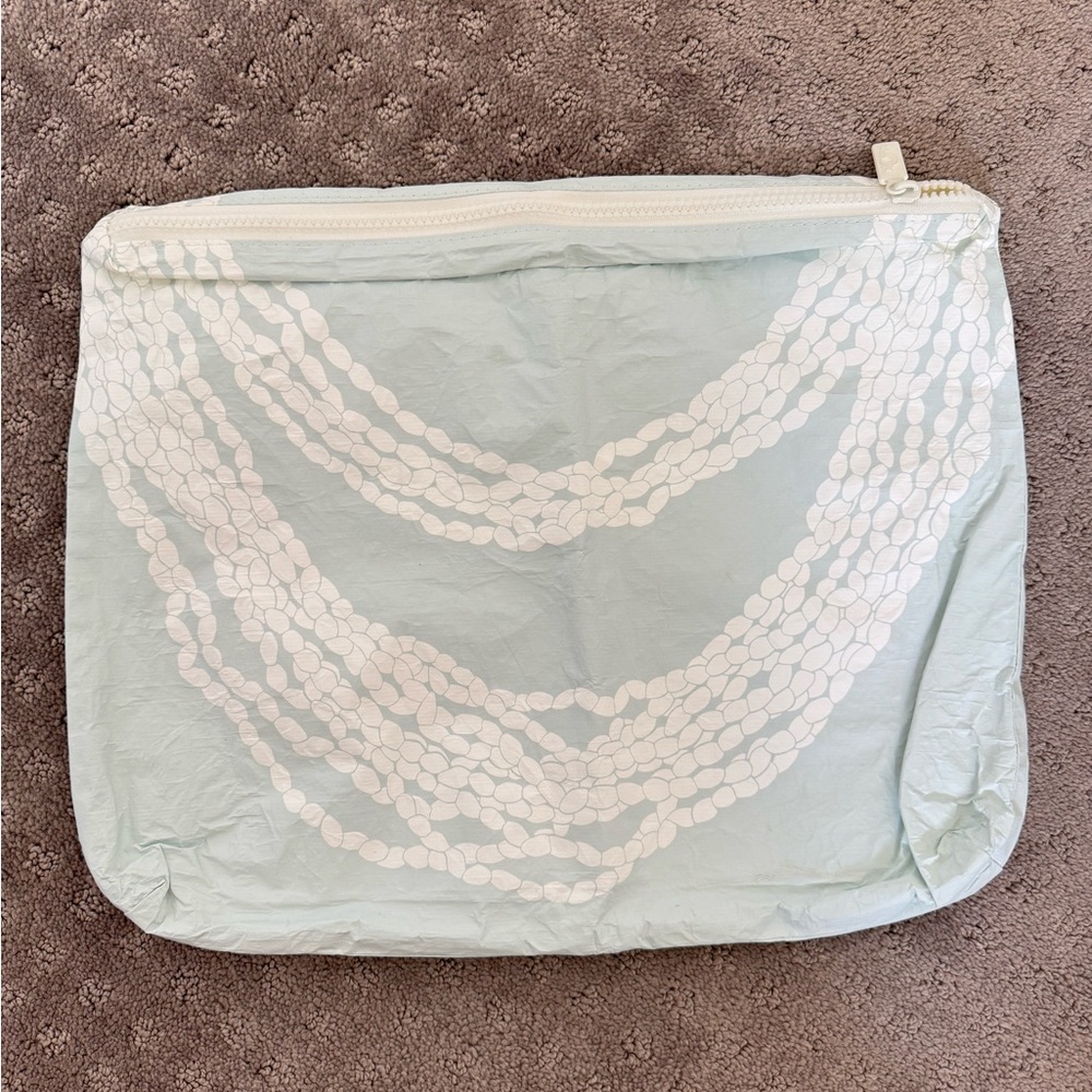 ALOHA Collection Max Pouch in Ni’ihau White Pupu shell print